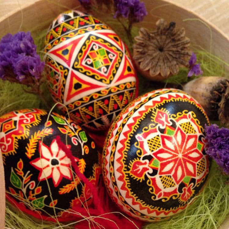 Easter Egg Art That Turns Ordinary Eggs into Eggs-traordinary Art