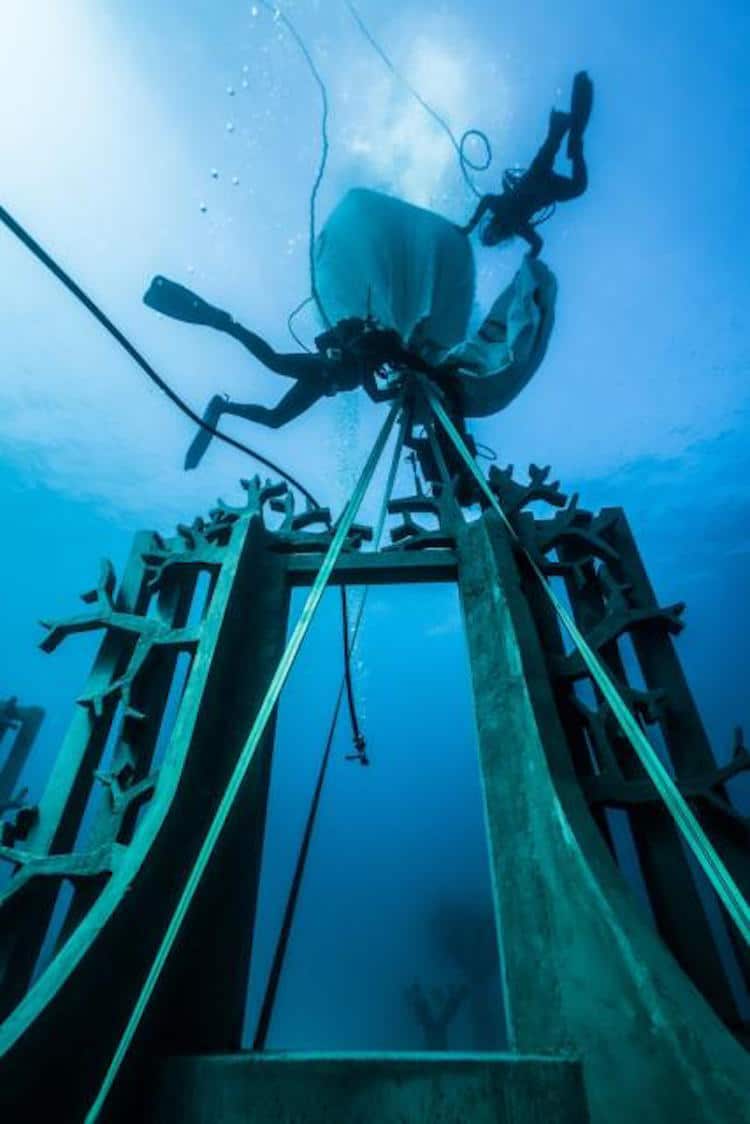 underwater sculpture jason decaires taylor museo atlantico lanzarote canary islands