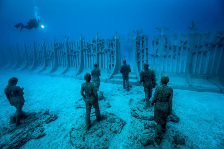 underwater sculpture jason decaires taylor museo atlantico lanzarote canary islands