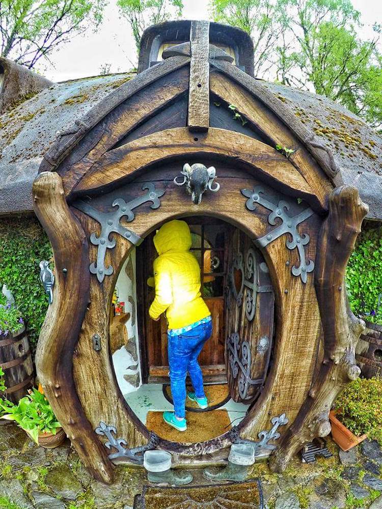 Real Life Hobbit House Imagines the Fantastical Book into ...
