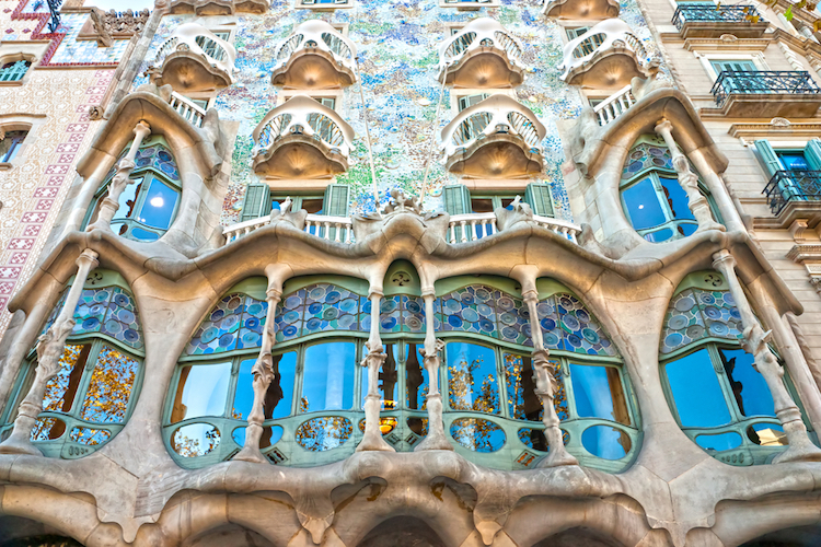 Art Nouveau Architecture, Great Examples & How It Differs from Art Deco
