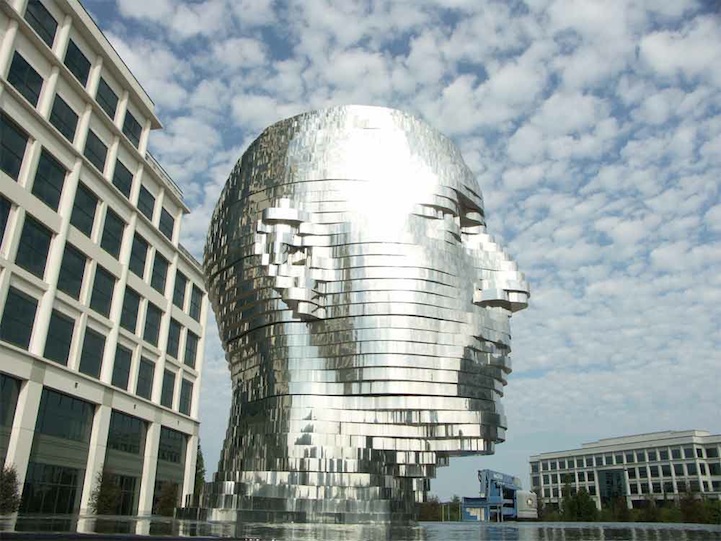 Metalmorphosis by David Cerny giant moving head sculpture