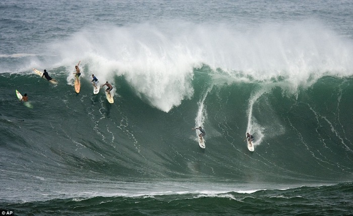 breaking-hawaii-sees-biggest-waves-in-five-years-6-photos