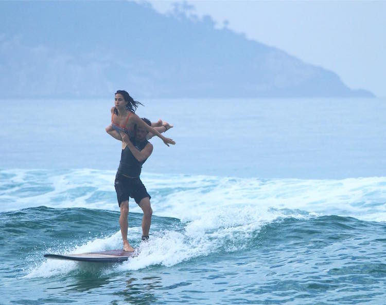 Couple Shares A Surfboard And Do Impressive Stunts
