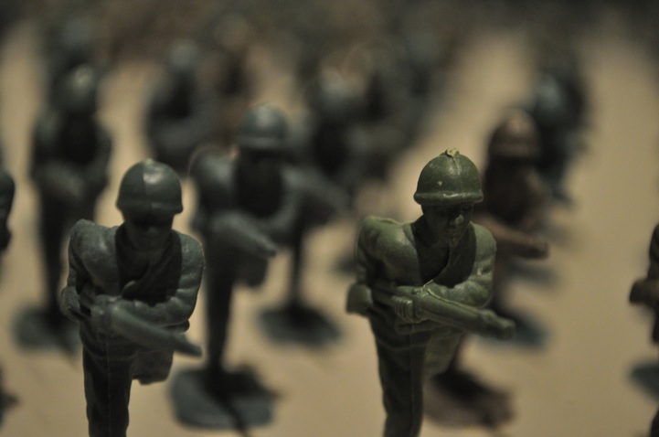10,000 green army toy soldiers installation by Francis Hollenkamp
