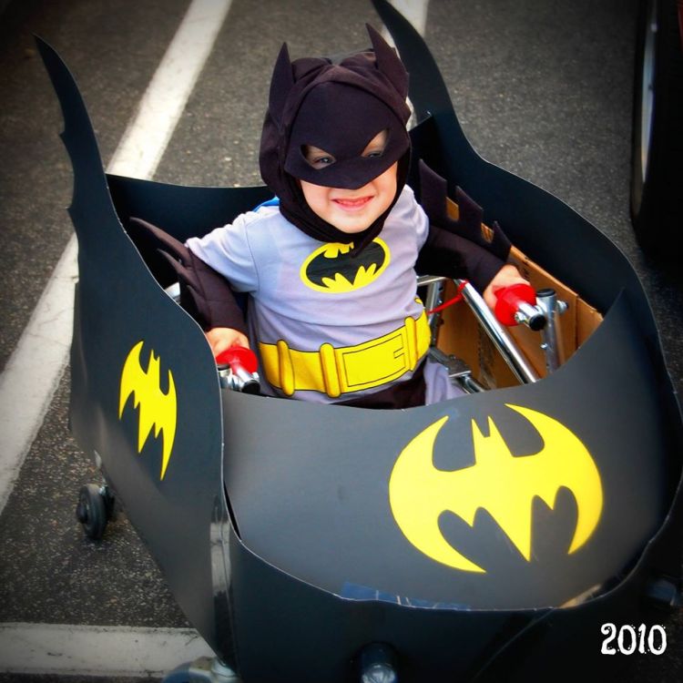 Dad Makes Custom Batman And Bat Mobile Halloween Costume For Son