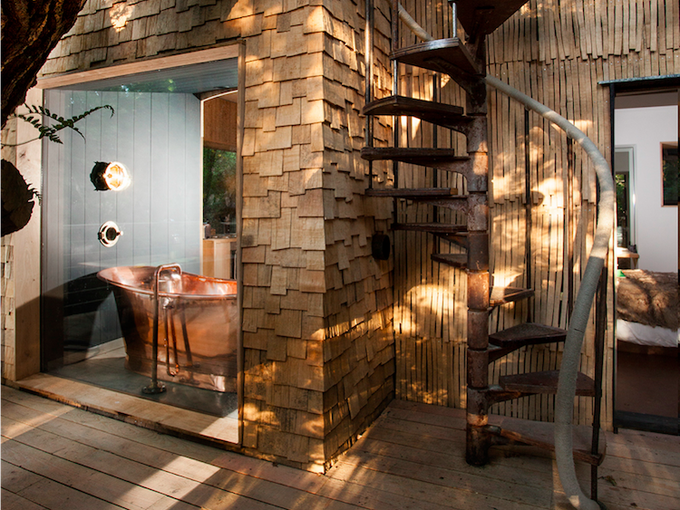 The Woodman Treehouse With The Comforts Of A Luxury Hotel