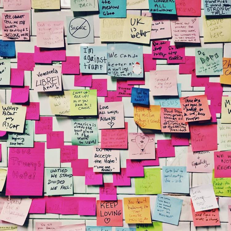 New Yorkers Are Writing Post-It Love Notes to America on the Walls of a ...