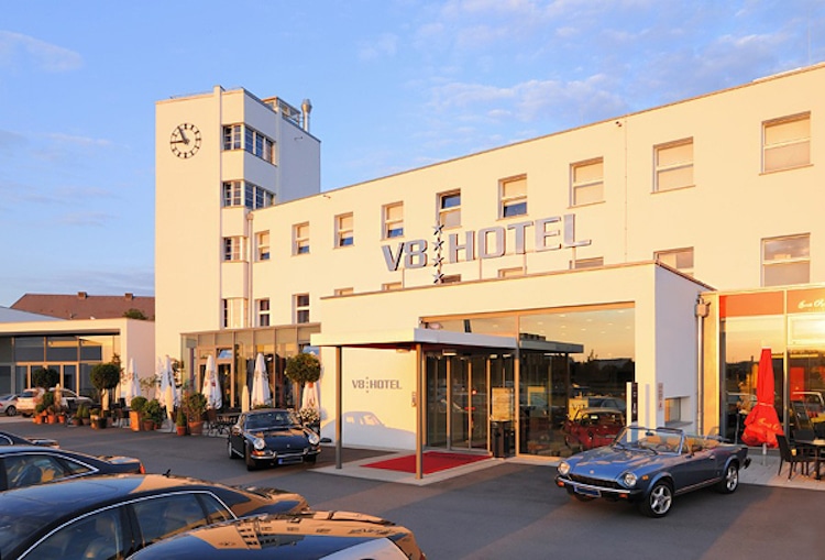 12-v8-hotel-stuttgart-germany