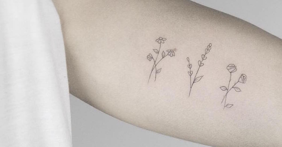 655 curtidas, 1 comentários - Haeny (@haenytattoo) no Instagram:  “california poppy, lavender🧡💜 . . . . .… | Poppies tattoo, Tiny flower  tattoos, Wildflower tattoo