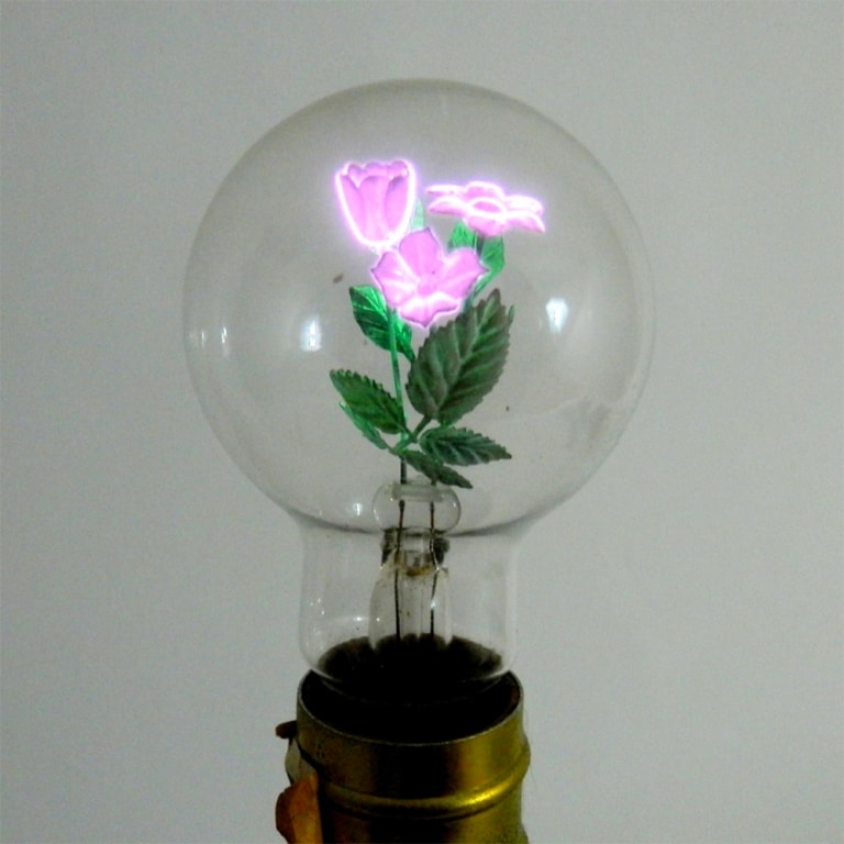Aerolux Light Bulbs With Floral Filaments Add Beauty to Electricity