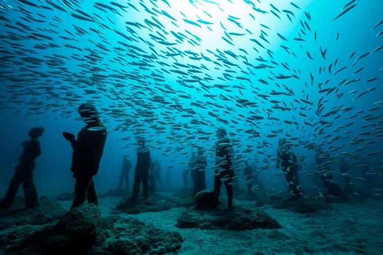 underwater sculpture jason decaires taylor museo atlantico lanzarote canary islands