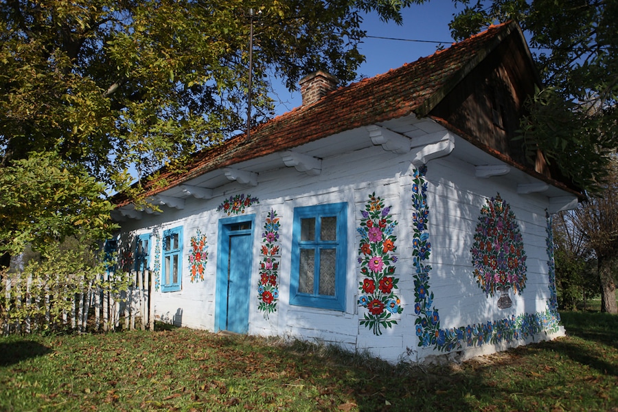 Zalipie pueblo pintado con flores Polonia