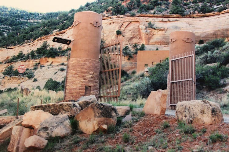 Cliff Haven Remote Utah House Built into Red Rocks