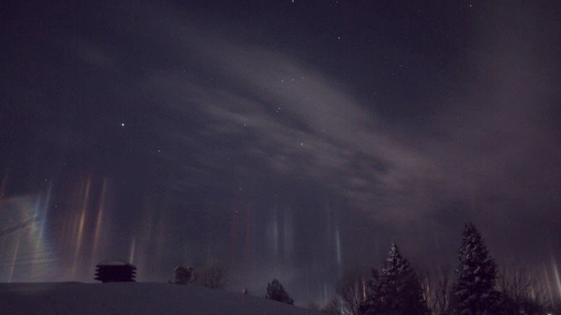 light pillars atmospheric optics night sky ice crystals