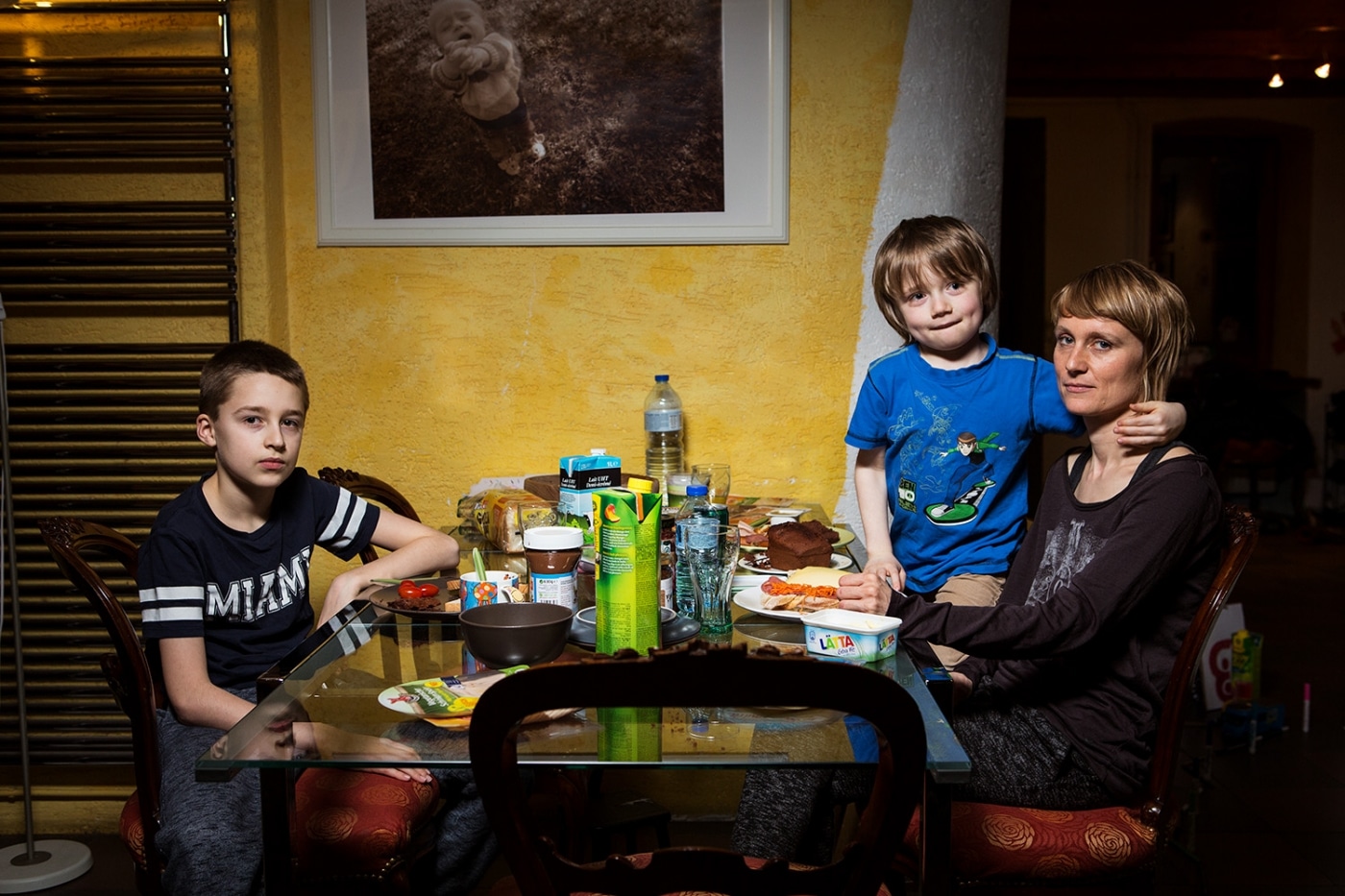 Fascinating Photos Document the Ritual of Weeknight Dinners