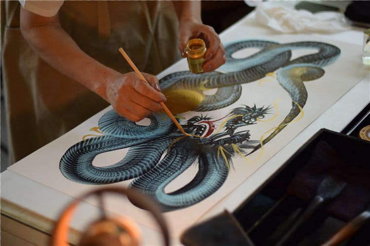 One Stroke Painting Technique Produces Mesmerizing Dragons