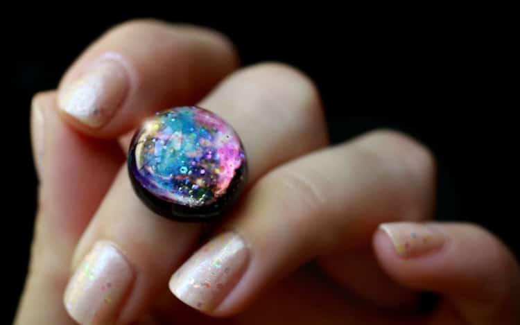 Glittering Galaxy-Inspired Jewelry Captures the Splendor of the Cosmos