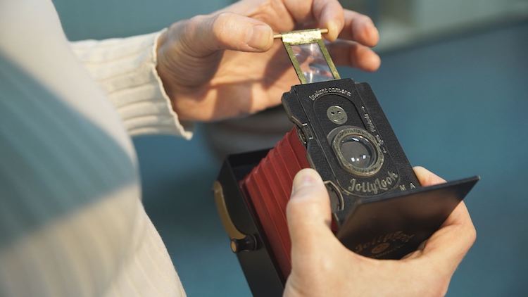 Vintage-Inspired Jollylook is World's First Fold-Out Camera Made of Cardboard