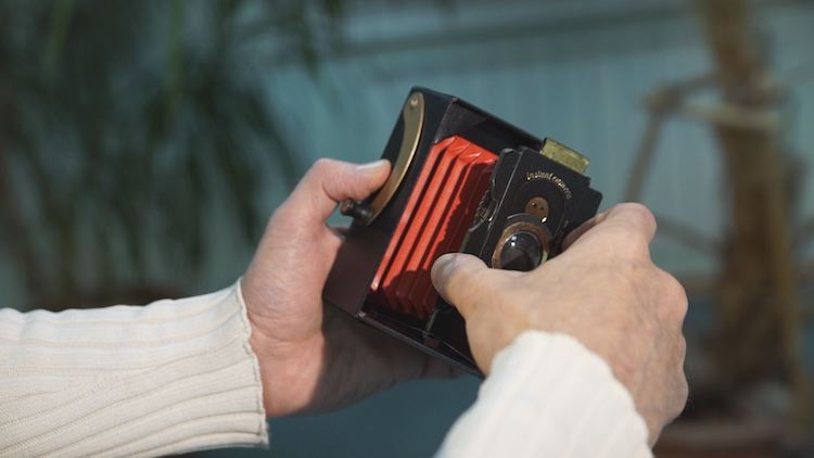 Vintage-Inspired Jollylook is World's First Fold-Out Camera Made of Cardboard