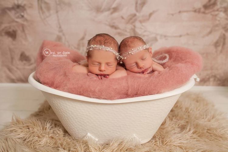 Darling Twin Photography Shows the Beautiful Bonds of Siblings