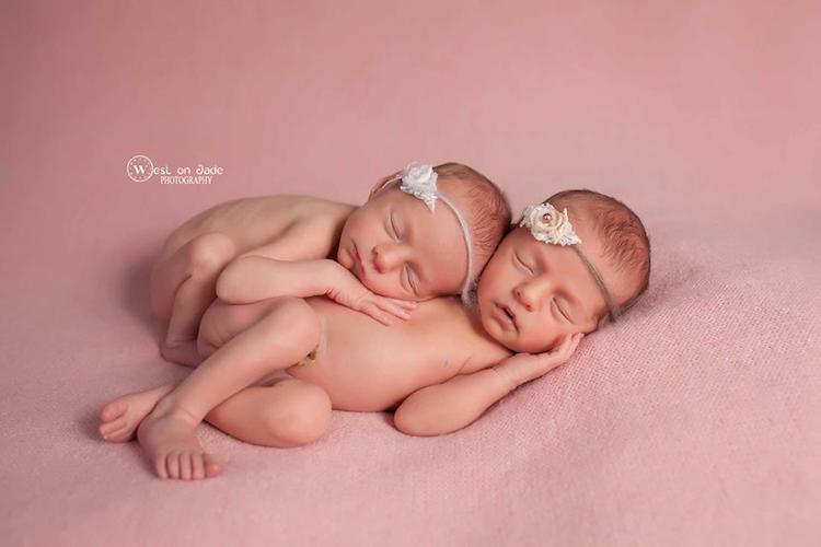 Darling Twin Photography Shows the Beautiful Bonds of Siblings