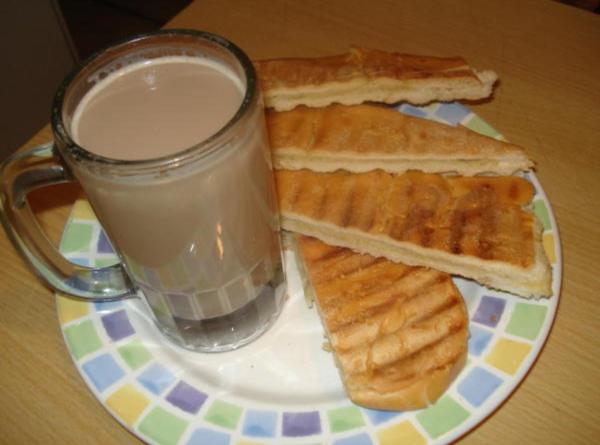 cafe con leche and tostada cubana