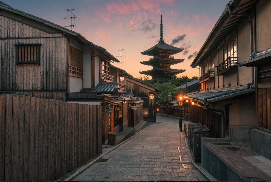 The Amazing City in Japan, Kyoto Photography Coffee Table Book for All:  Beautiful Pictures for Relaxing & Meditation, for Travel & Landscape  Lovers.