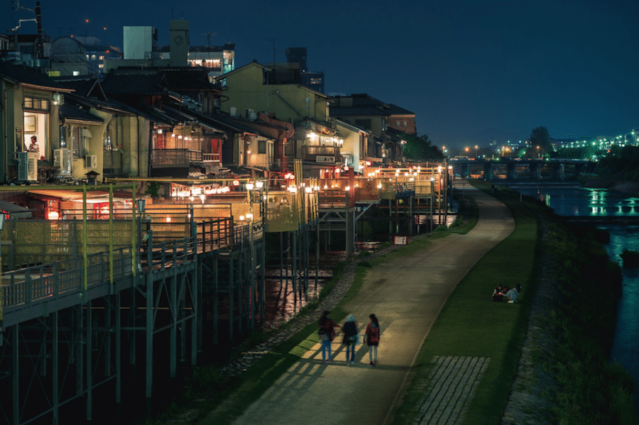 leslie taylor photo of kyoto japan travel photography night