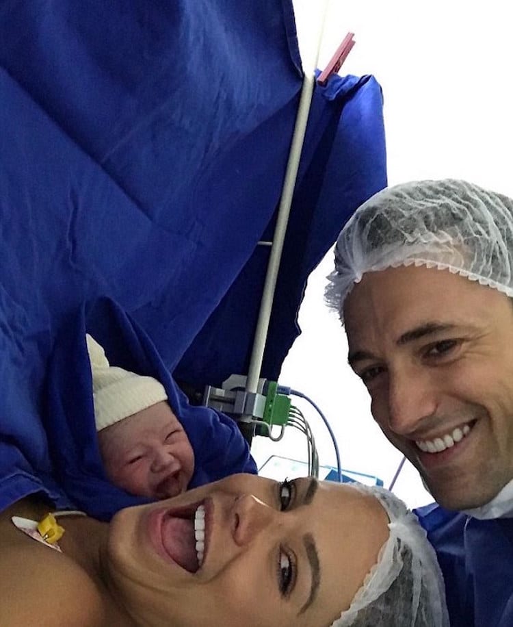 thaise de mari c-section selfie newborn baby family photography