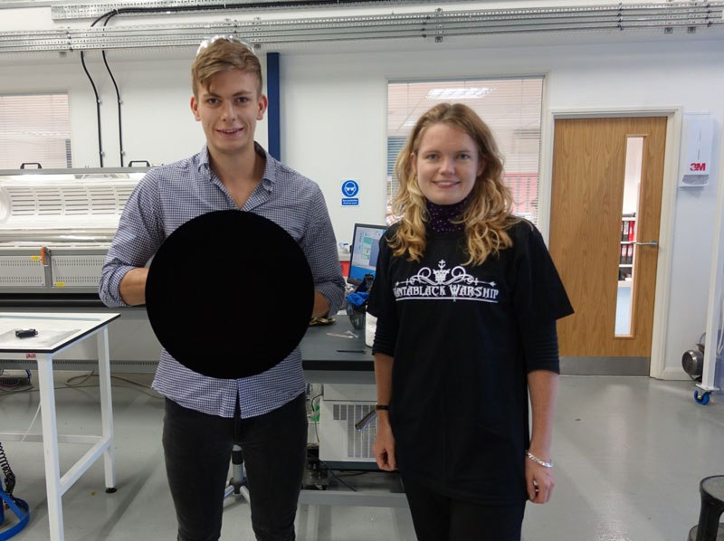 le Vantablack est la peinture noire la plus noire 