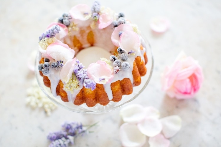 Read Edible Flowers for Cake Decorating