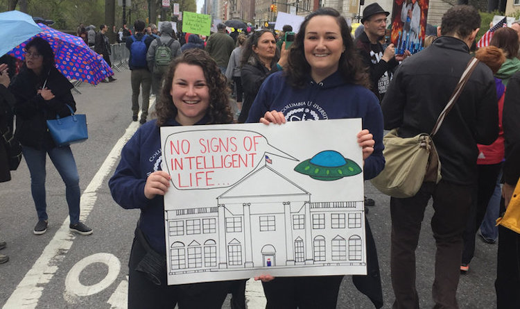 Science march. Громкие лозунги.