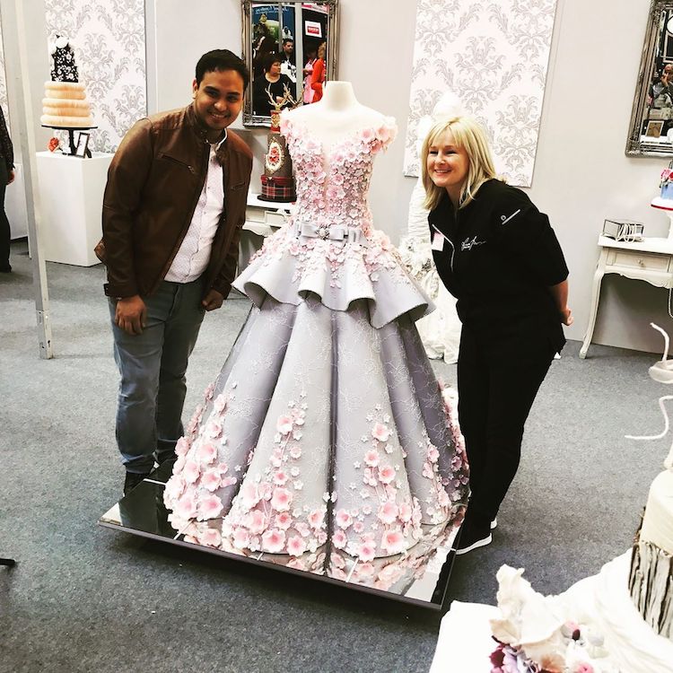 Amazing Life-Sized Wedding Cake Meticulously Recreates a Real Couture ...