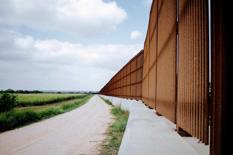 yonathan moya documenting life on the us mexico border