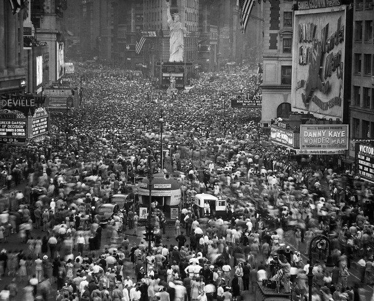 Daily Life in New York in the 1940s Told Through 25 B&W Images