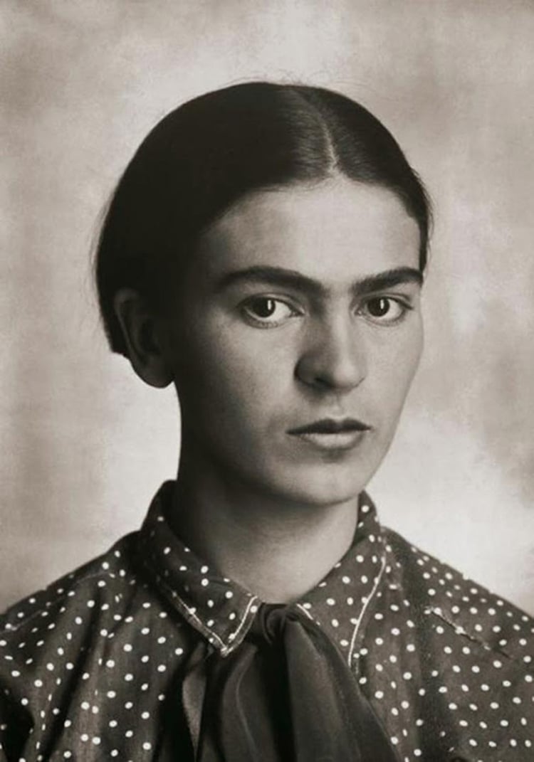 Rare Frida Kahlo Photos Show Frida Kahlo in the 1920s