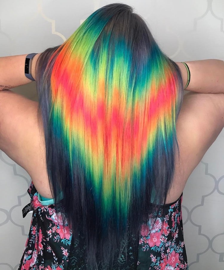 Women are Wearing Optical Illusions with the Shine Line Hair Trend