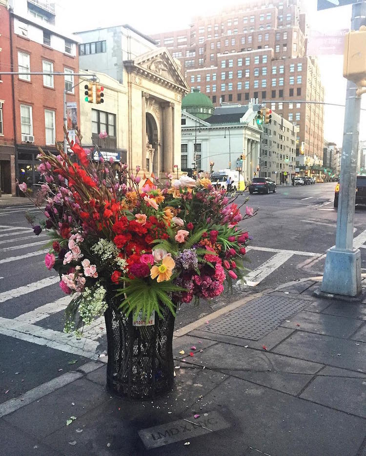 https://mymodernmet.com/wp/wp-content/uploads/2017/05/trash-can-vase-flower-flashes-lewis-miller-design-1.jpg