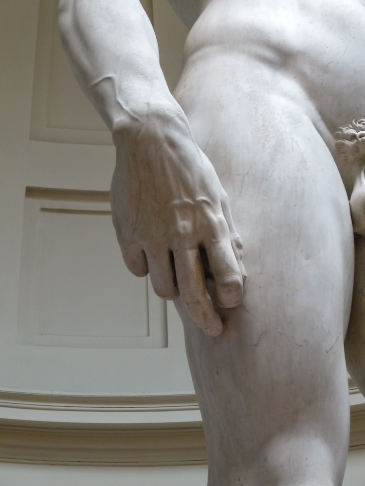 Mano de la escultura de David