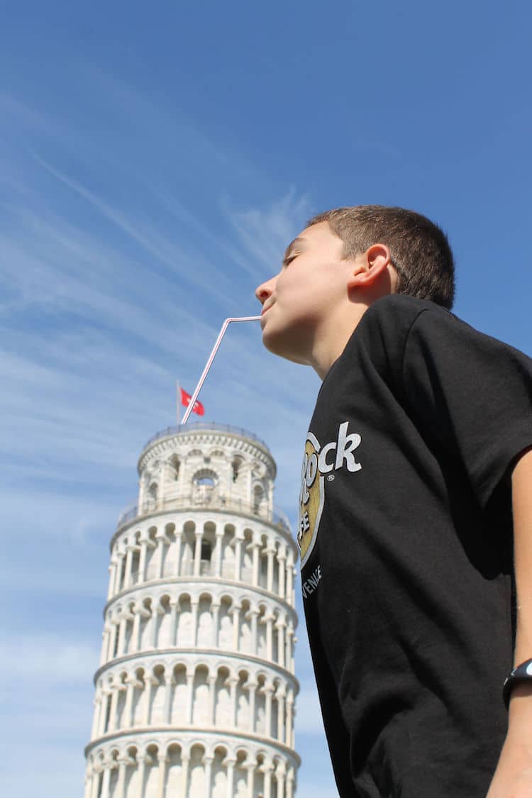20+ Creative Leaning Tower of Pisa Pictures Using Forced Perspective