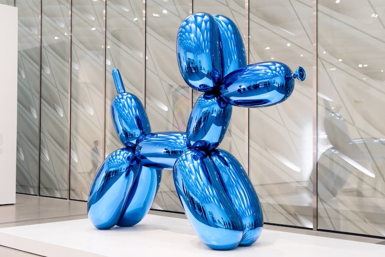 famous sculpture balloon dog jeff koons
