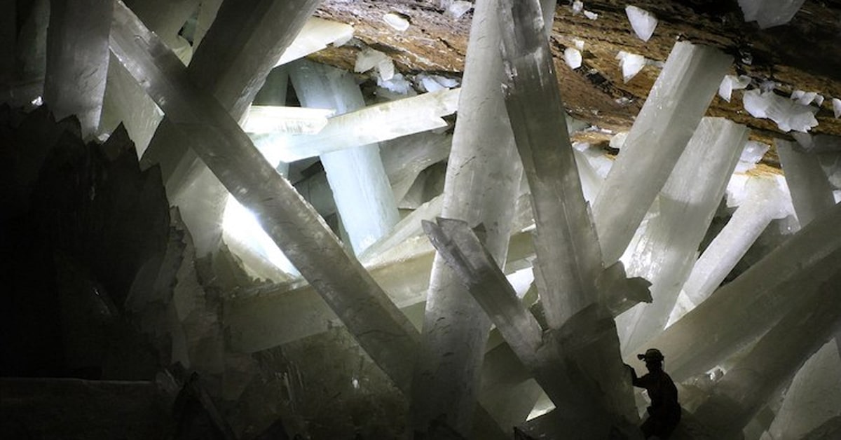 Cave Of Crystals In Mexico Grows Worlds Largest Crystals 