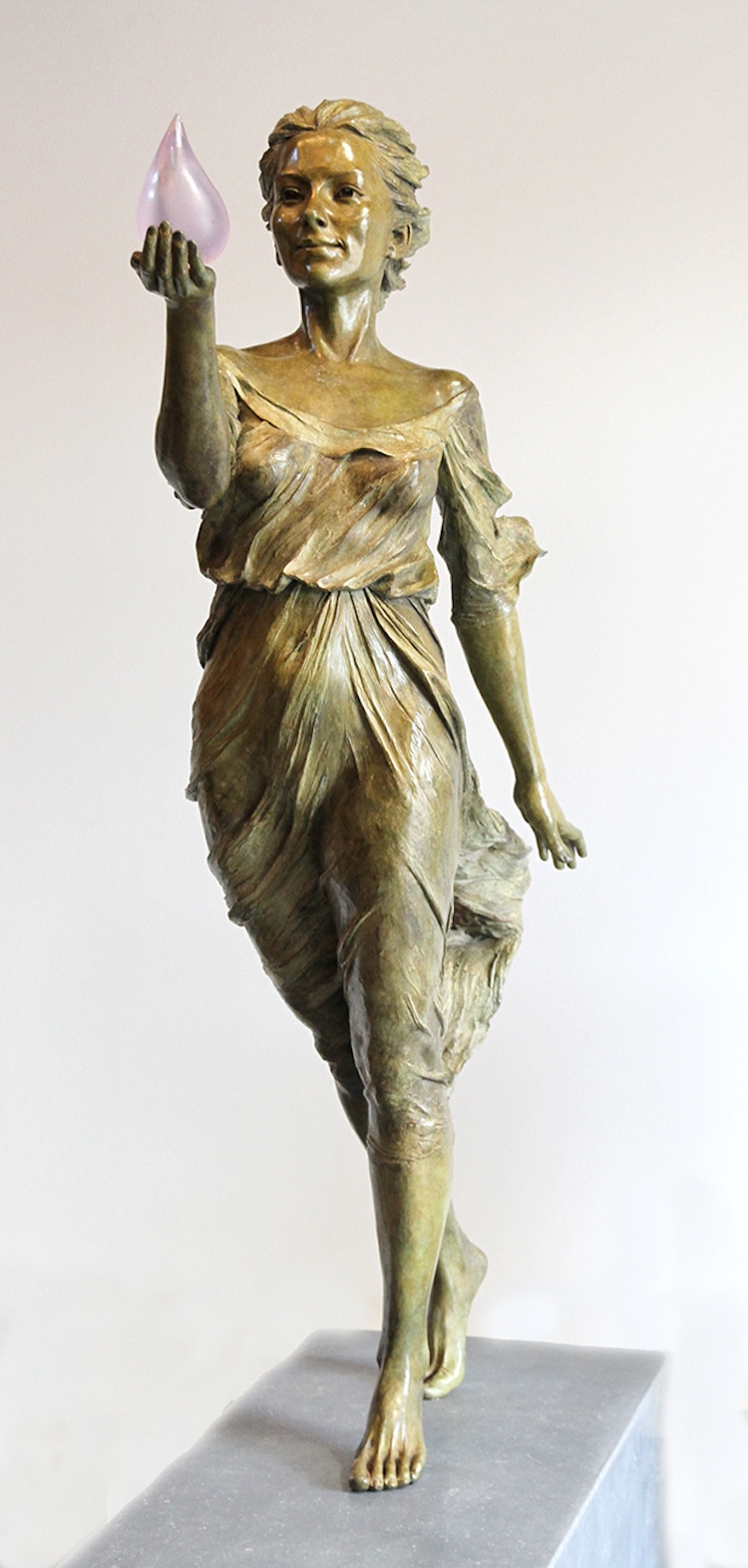 Figurative Sculpture by Luo Li Rong