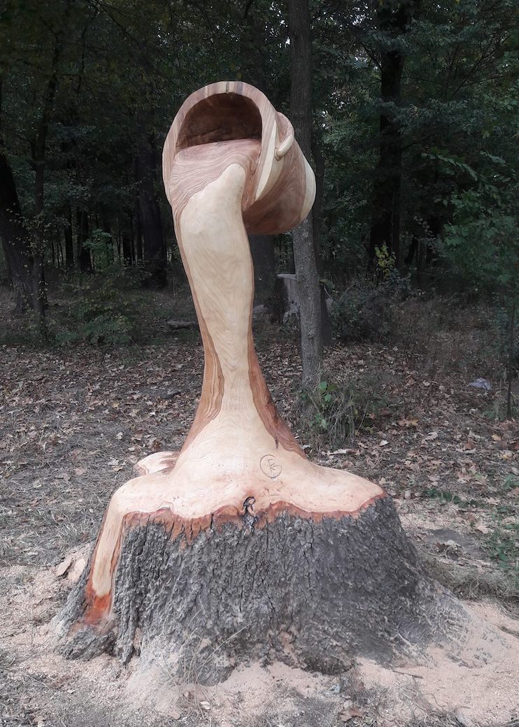 Gabi Rizea Chainsaw Art wood sculpture