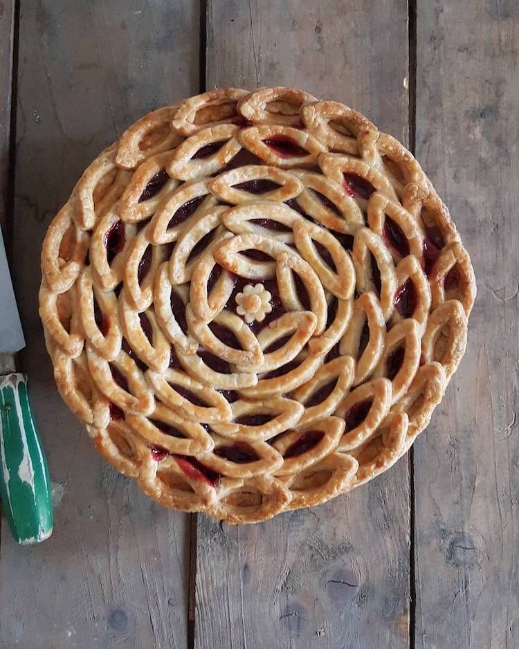 Baker Reveals Amazing Pie Crust Designs in Before and After Photos