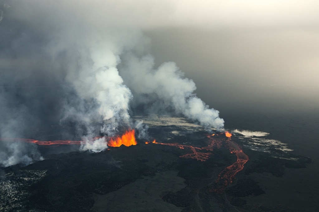 Photographer Captures Iceland’s Largest Volcanic Eruption In Over 200 Years