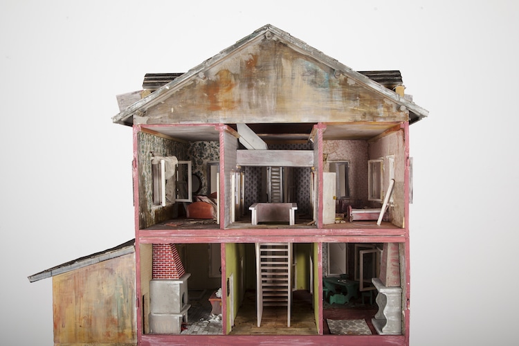 miniature dollhouse