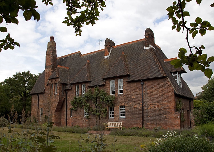 William Morris and the Arts and Crafts Home