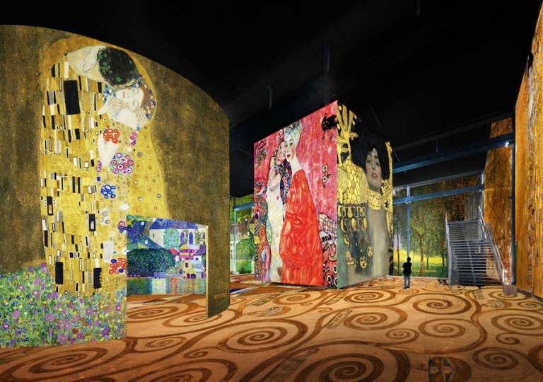 Immersive Experience Uses Digital Projections to Showcase Klimt Art